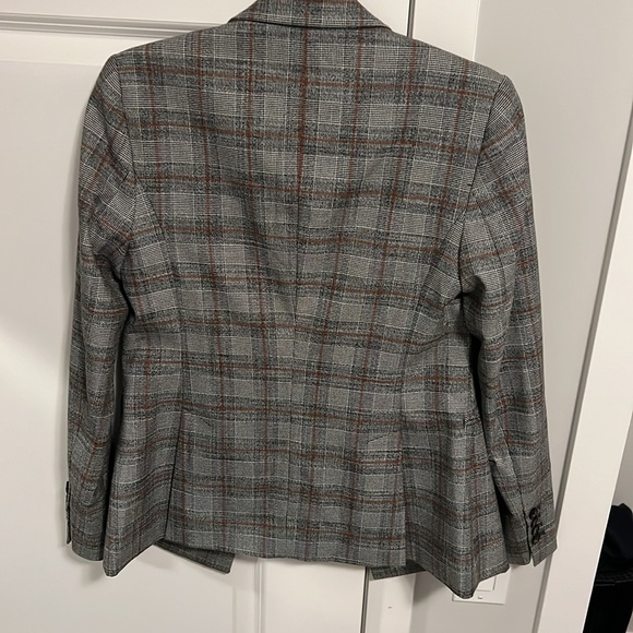 RW&Co Blazer! Size 0. Worn less than 5 times. Suiting Line. - Picture 2 of 2